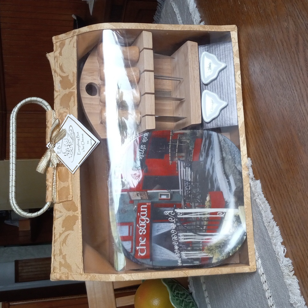 SOLD! Tres Gourmet Everything but the Cheese platter set